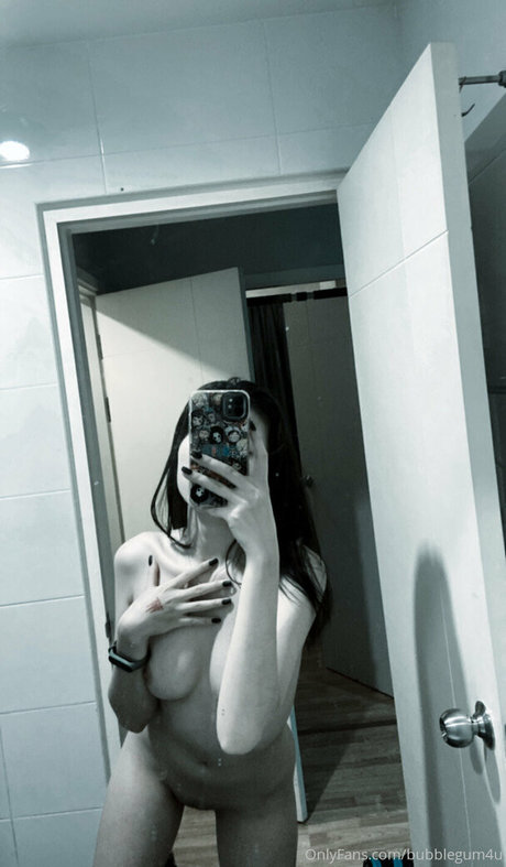 bubblegum4u 裸のモデル 写真