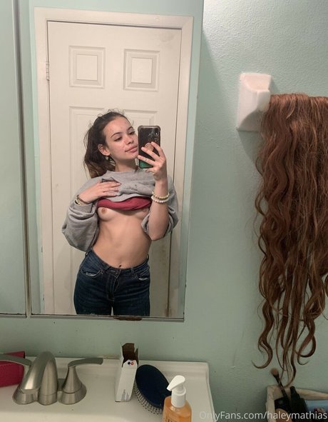 haleymathias ヌードスター 写真