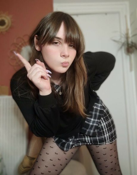 Alix Fembug ホット女優 画像