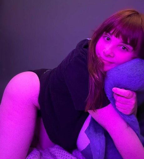 Alix Fembug 裸のモデル 画像