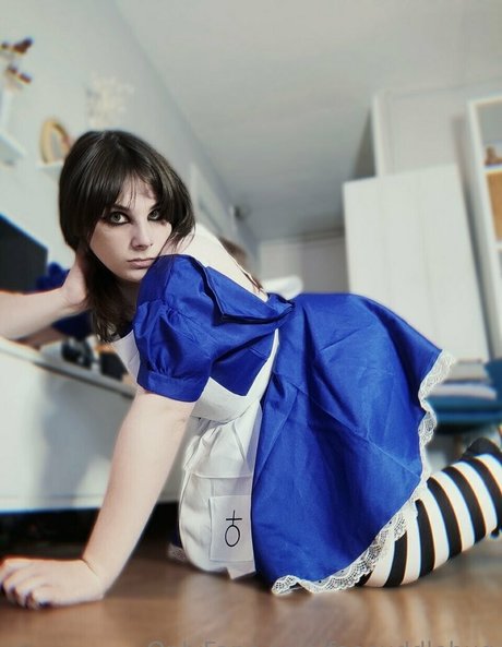 Alix Fembug 美しいモデル ギャラリー
