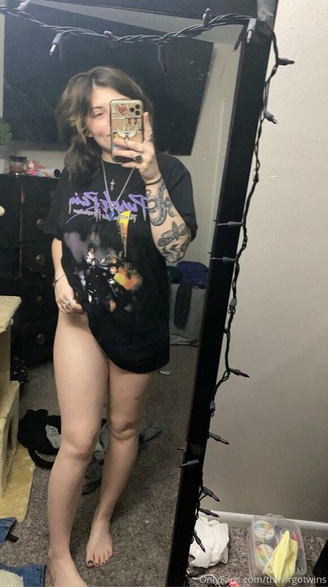 thevirgotwins エロティックモデル 画像