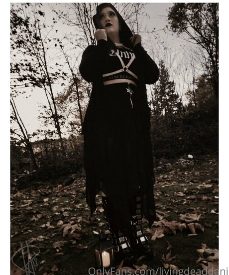 livingdeaddani ヌードモデル 写真
