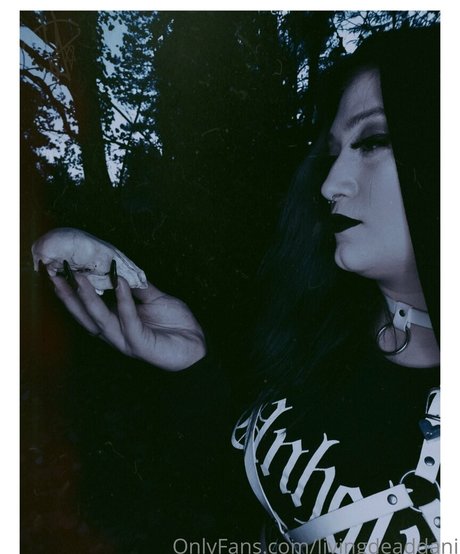 livingdeaddani 独占モデル 画像