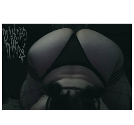 livingdeaddani 裸の女優 写真