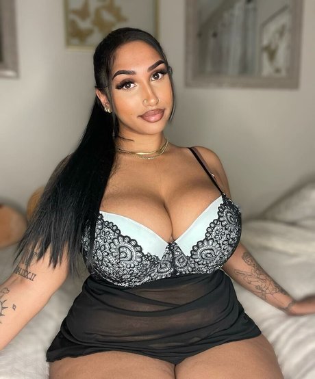Jeanette Prakash エロティックなスター 写真