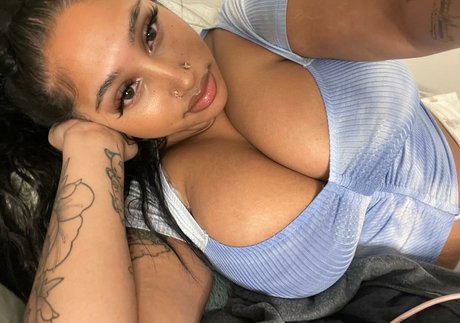 Jeanette Prakash ヌードモデル 画像