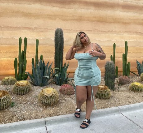 Jeanette Prakash ヌードのポルノスター 写真