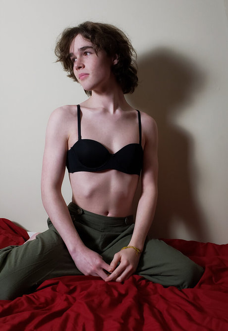 小さいペニスのシーメールOnlyFans 素敵 写真
