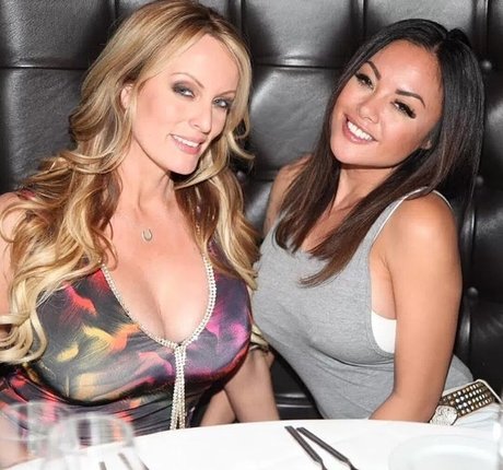 stormydaniels スター 裸 写真