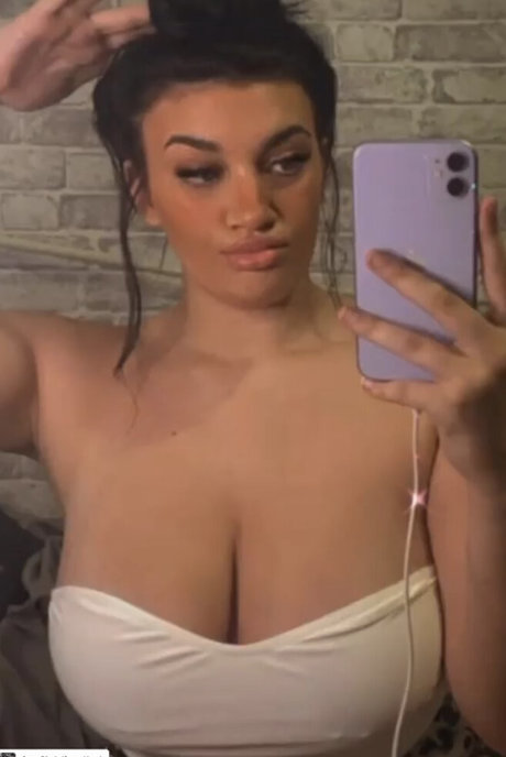 Chloe Ann Whitham アダルトモデル 画像