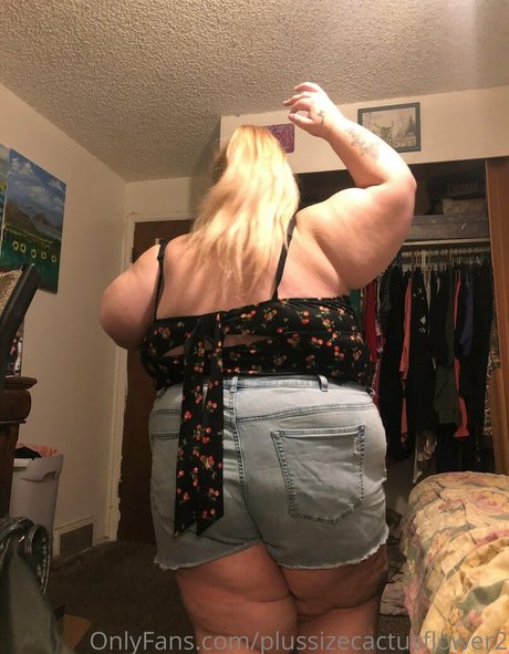 plussizecactusflower2 top profile image