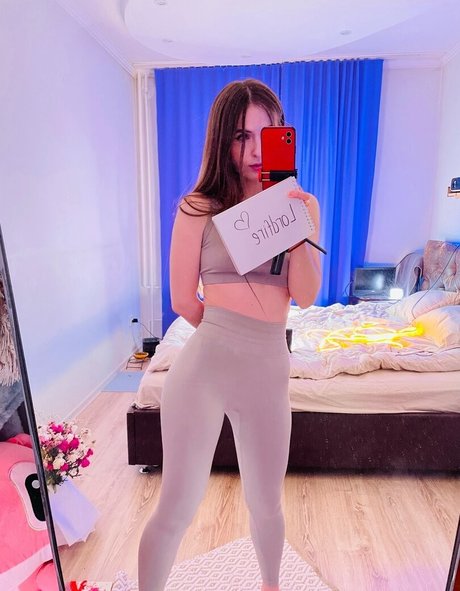 Tangerin Asmr エロティックなスター 写真