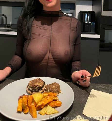 tonnyandmia 美しいモデル 写真