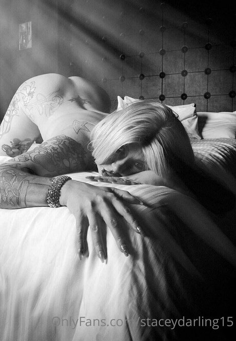 Staceydarling15 エロティックなモデル 写真