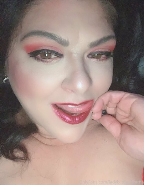 ladyb transforms 裸のモデル 画像