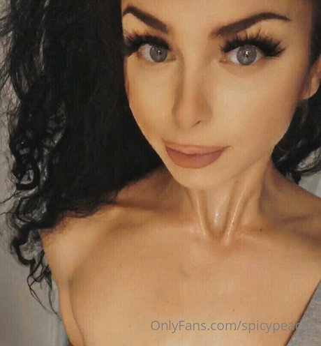 ジンジャーオンリーファン 美しい裸 写真
