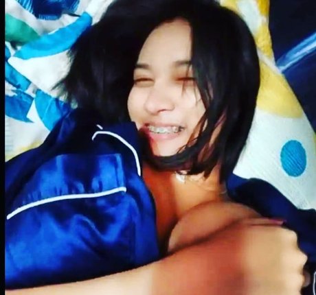 Warunee Thanyaphu 完璧なスター 写真