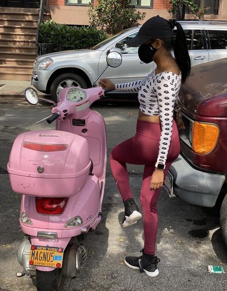 serenasahirnyc エロティックなポルノスター 写真