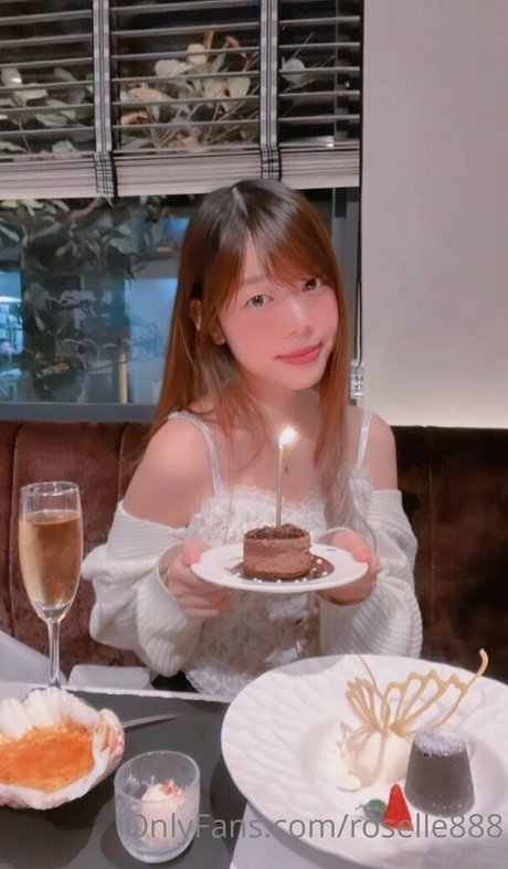 roselle888 裸の女優 画像