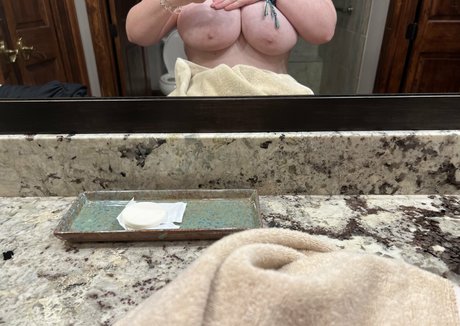 金髪の潮吹き OnlyFans セクシー 写真