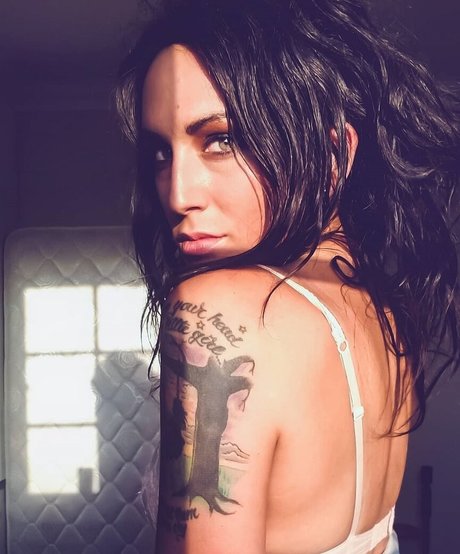 Evil Little Creature 美しいモデル 写真