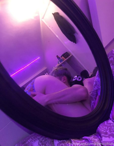 elkesophiaa 高品質女優 写真