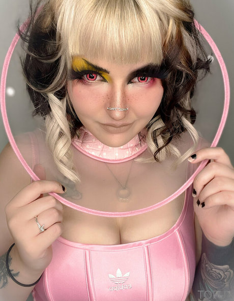 tofux gaming アダルトモデル 画像