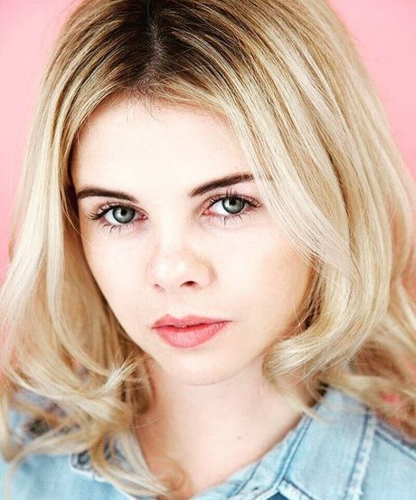 Saoirse Monica Jackson ホットなスター 画像