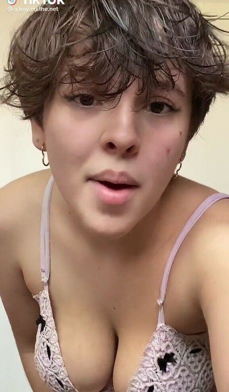 Taqueloe 裸の女優 写真