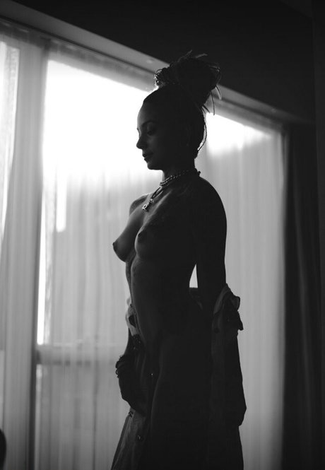 Yagmur Simsek HD女優 写真