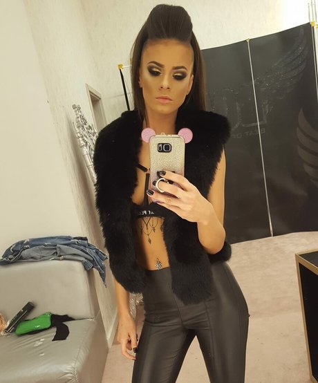 AndreeaNicoletaDinu 素敵なスター 写真