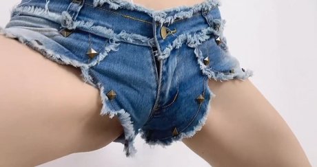 Lucky Lily エロティック女優 画像