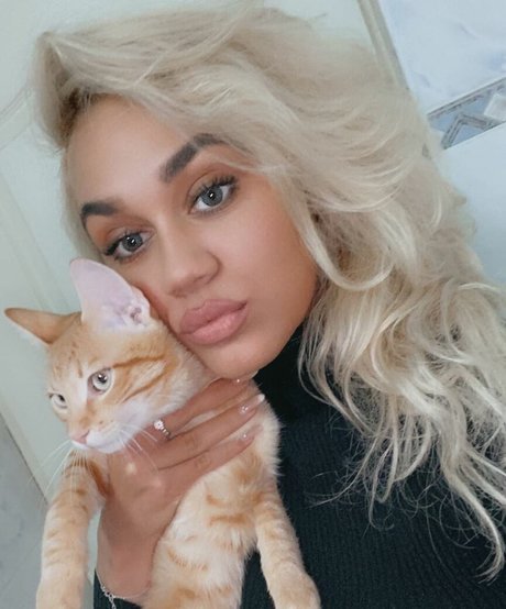adinaa99 高品質モデル 写真