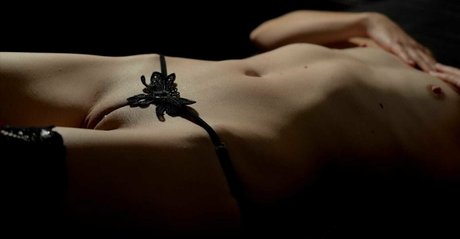 beauty chrissy ヌードのポルノスター 写真