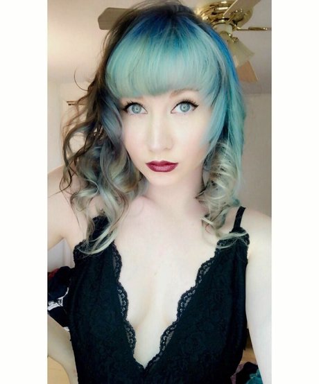 Laurenlolo13 top profile image
