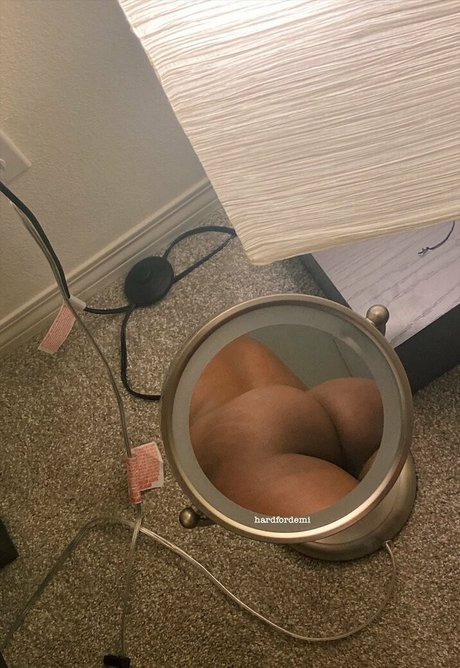 nutfornikita 素敵なポルノスター 写真