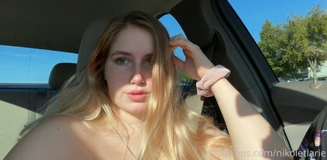 nikoletlarie 素敵な女優 画像