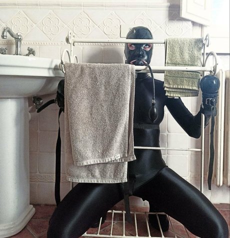 collaredfeline セクシーなポルノスター 写真