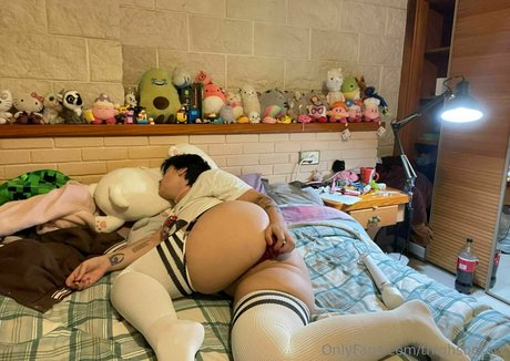 thighsockstk ヌードのポルノスター ギャラリー