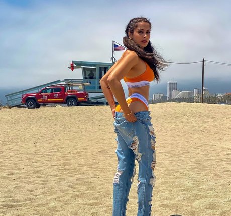 Simmi Singh トップモデル 写真