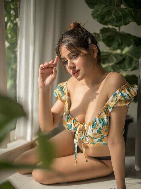 Simran Kaur Hundal スター 裸 ギャラリー