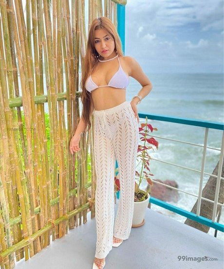 Simran Kaur Hundal ポルノスター 無料 写真