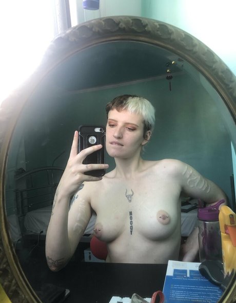 freeslxttydomboy アダルトスター 画像