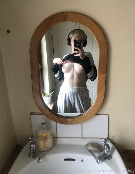 freeslxttydomboy ヌード女優 ギャラリー