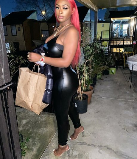 NonnieBaby ポルノスター ギャラリー