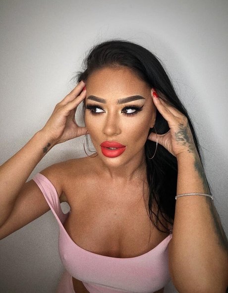 monicasuarez スター ヌード 写真
