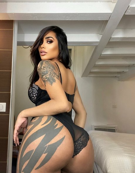 Alessandra Alfieri ヌードスター ギャラリー