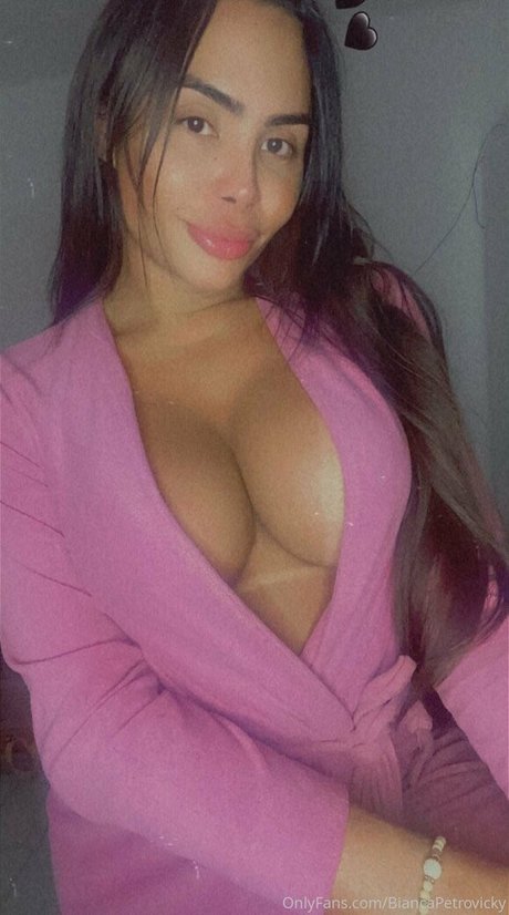 biancapetrovickyoficial ホットモデル 写真