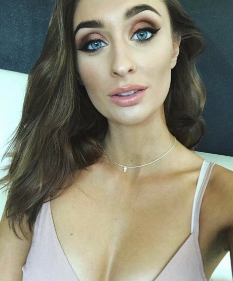 Emma Amelia エロティックモデル 写真